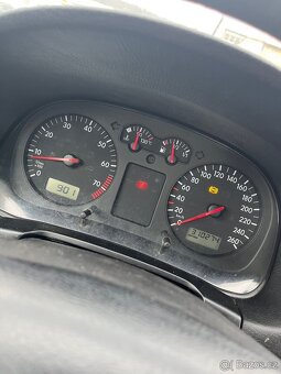 Volkswagen Golf IV 1.6 74 kW - 9