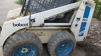 Smykový nakladač bobcat 743 - 9