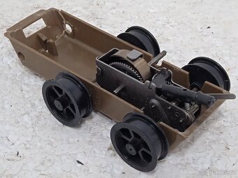 Retro obrněný transportér na klíček IGRA - 9