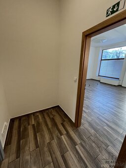 PRONÁJEM KOMERČNÍCH PROSTOR 75m2, Macharova ul., Mor. Ostrav - 9