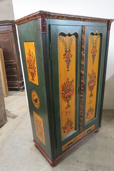 Malovaná skříň - 9