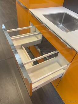 Kuchyňská linka -vysoký lesk - 9