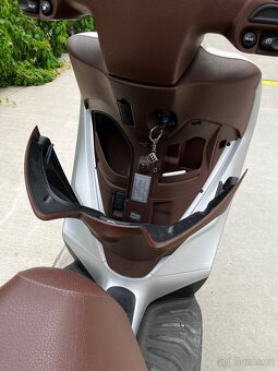 Skútr Piaggio Medley 150 - 9