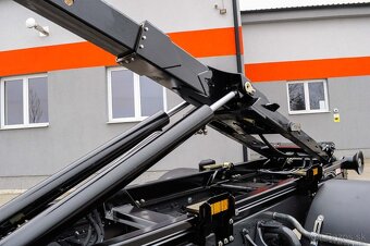 NOVÝ HÁKOVÝ NOSIČ KONTEJNERŮ HYDRAULICKÁ RUKA MERCEDES 12T - 9