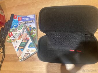 Nintendo switch OLED + hry a joy sticky na víc - 9