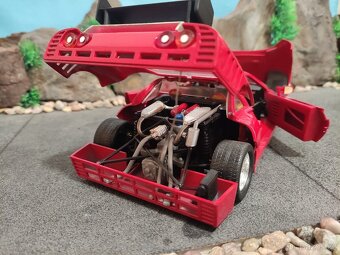 prodám model 1:18 ferrari 288GTO evoluzione - 9