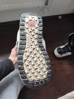 Snowboard Burton, vázání, obal a boty - 9