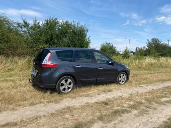 Renault Megane Scenic - 9