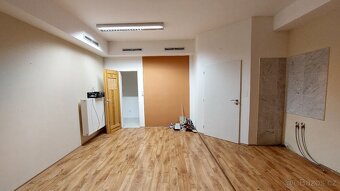 Pronájem provozovny přímo na promenádě v Lipně nad Vltavou - 9