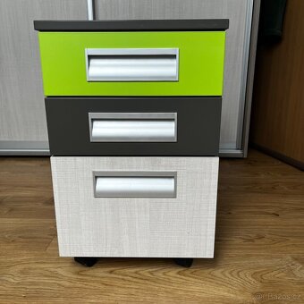 Studentský psací stůl - 9