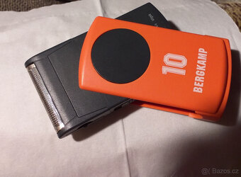 Retro holící strojek na baterky. - 9