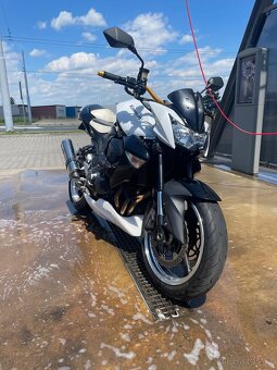 Kawasaki Z1000 - 9