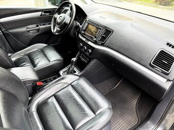 VOLKSWAGEN SHARAN 2.0TDI DSG,KŮŽE,XENONY,KAMERA,TAŽNÉ,7MÍST, - 9