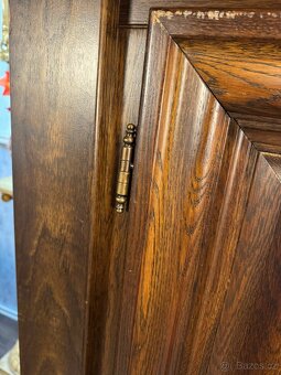 Masivní skříň (141013) - 9