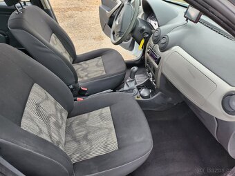 Dacia Sandero 1.2 16V 2010 - 9