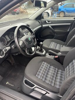 Škoda Octavia 2 facelift 1.6tdi 77kw rok 2012 - 9