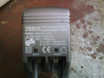 Nabíječka baterií Tesco - 9