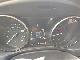 Jaguar XE 2.0D Performance - 9