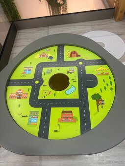 Dětský stolek s bohatým příslušenstvím MUTable Stokke - 9