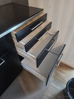 Moderní kuchyňská linka se spotřebiči - 9