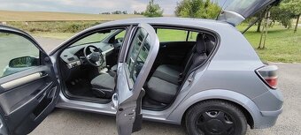 Prodám Opel astra H 1.4i 16V 66Kw r.v.2010 naj.160tis. - 9
