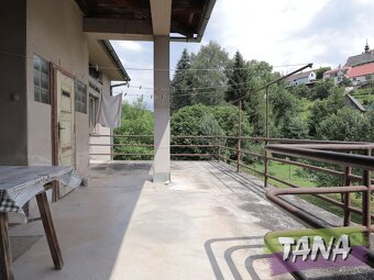 Prodej většího rodinného domu v obci Pecka, ev.č. 00048 - 9