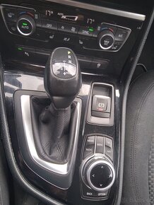 BMW Řada 2 xDRIVE 218d AUTOMATIC - 9