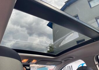 Hyundai i30 1.4 - PREMIUM - NÍZKÉ KM - 9