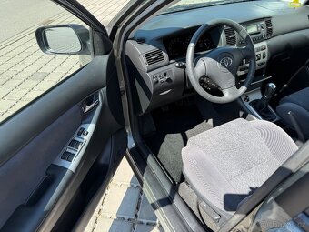 Toyota Corolla 1,4 VVT-i benzin 71kW r.v.2004 - 9