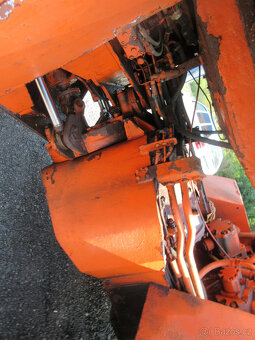 Kolový NAKLADAČ ZTS UNK 320 - 9