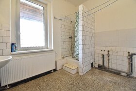 Prodej domu - kombinace komerčního využití a bydlení - 9