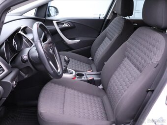 Opel Astra 1,7 CDTi 96kW Cosmo CZ (2013) - 9