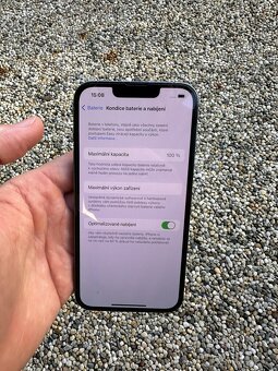 iPhone 13 Pro - baterie 100% blue - 9