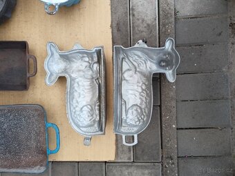 Litinový pekáč,litinová bábovkal,lívanečník. - 9