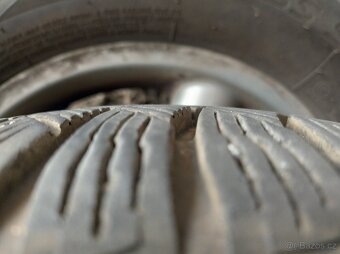 Celoroční pneu 225/55 r16 z Peugeot 607 - 9