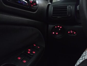 Passat originál VR5 110 kw dobrá výbava - 9