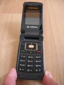Tlačítkový mobil "véčko" zn. Samsung - 9