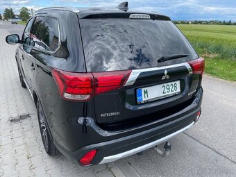 Mitsubishi Outlander 2,2did 110kw Automat 2017 TOP - 9