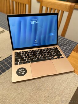 Apple MacBook Air 13" (M1, 2020) - 9