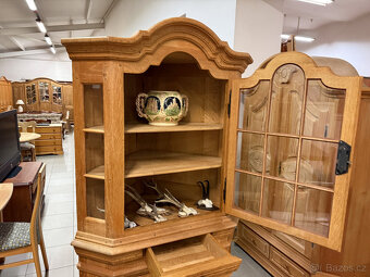 Rohová dubová prosklená vitrina- komplet masív - 9