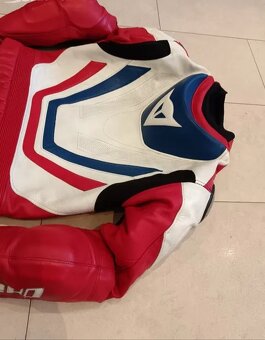 Dainese Gran Premio-Pánská kožená moto kombinéza, dvoudílná - 9