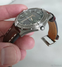 Luxusní hodinky Breitling Aerospace Professional Ref.E56062 - 9