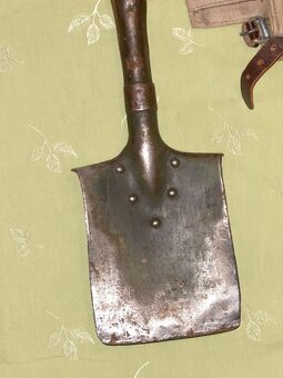 Malá pěchotní lopata značena r. 1915 - 9