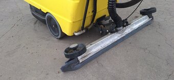 Čistící stroj na podlahy Karcher - 9