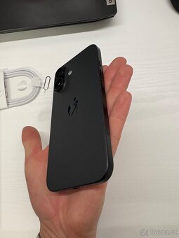 iPhone 16 - ÚPLNĚ NOVÝ - 9