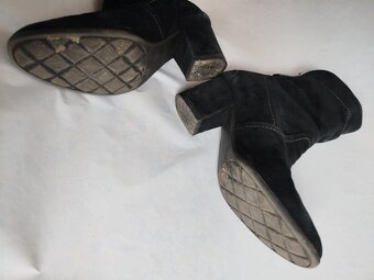 Kotníkové semišové boty - 9