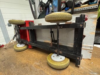 Staré dřevěné velké auto - 9