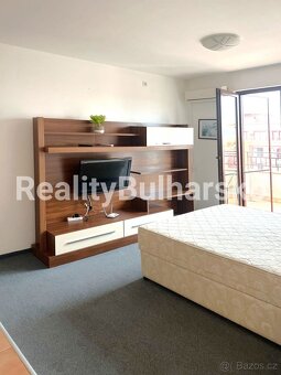 Plně zařízené studio (1+kk, 46 m²) s balkonem AHELOY - 9
