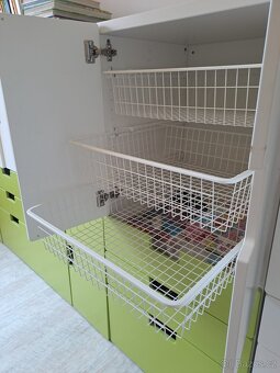 Dětský pokoj - skříně, stůl, postel - 9