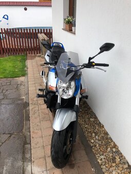 Suzuki GSR - 9